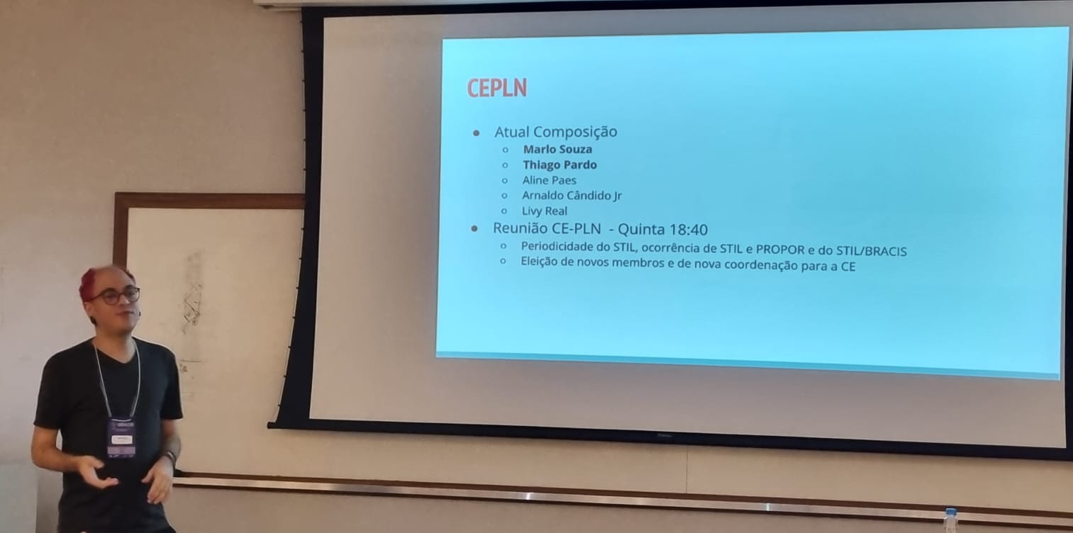 Professor Marlo, coordenador da CE-PLN 2023 apresentando